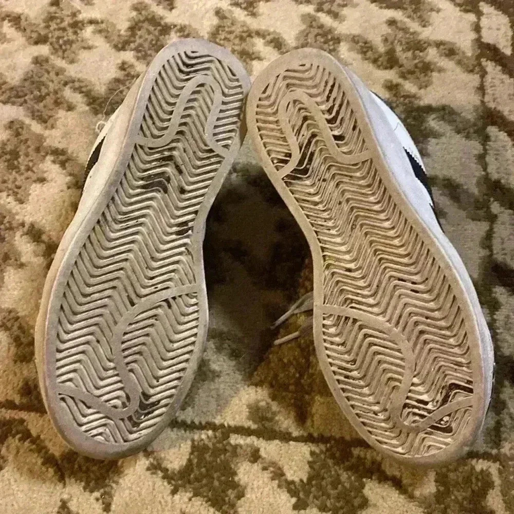 Adidas Superstars - Men’s 6.5 or Women’s 7.5 - Picture 6 of 6